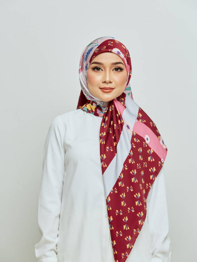 GRACIOUS BLOOMS SQUARE